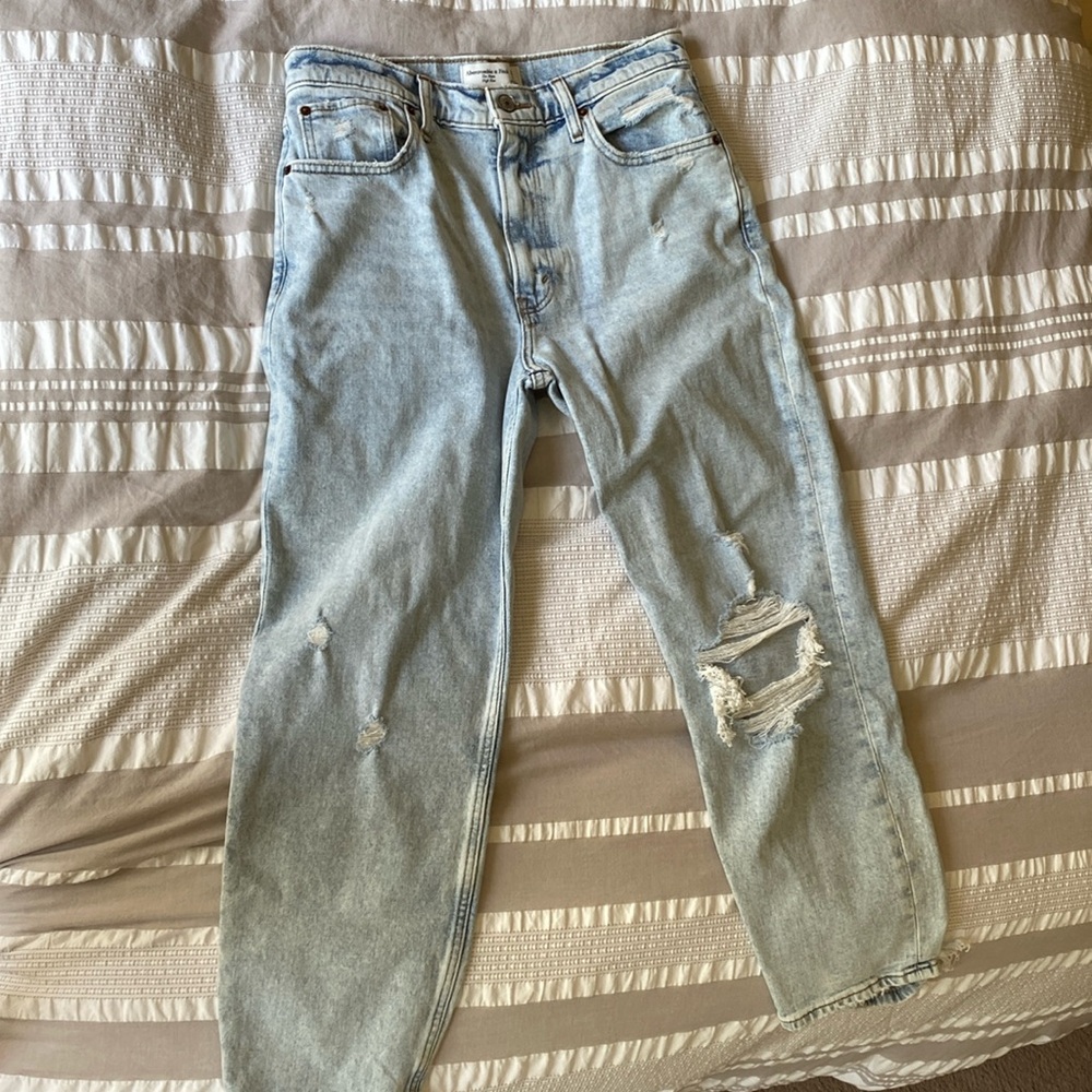 Abercrombie & Fitch NWOT The Mom, high rise. 28/6S.